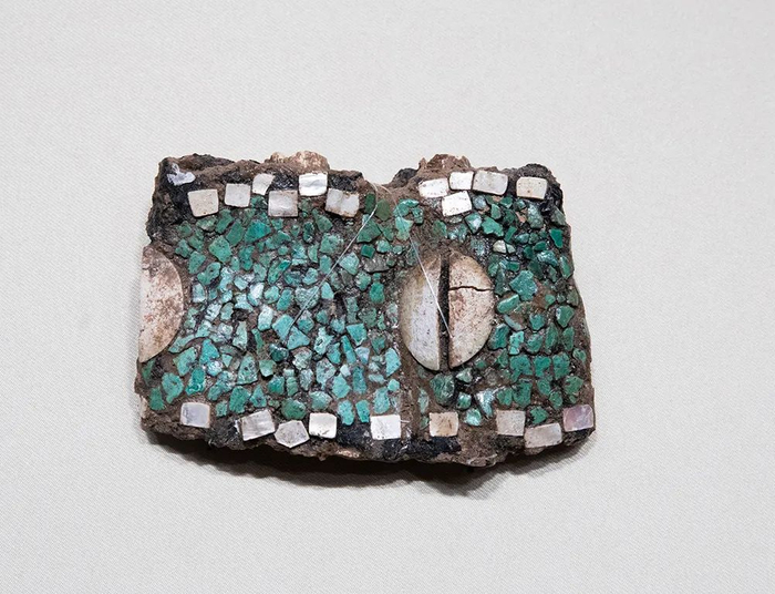 绿松石腕饰下靳墓地出土