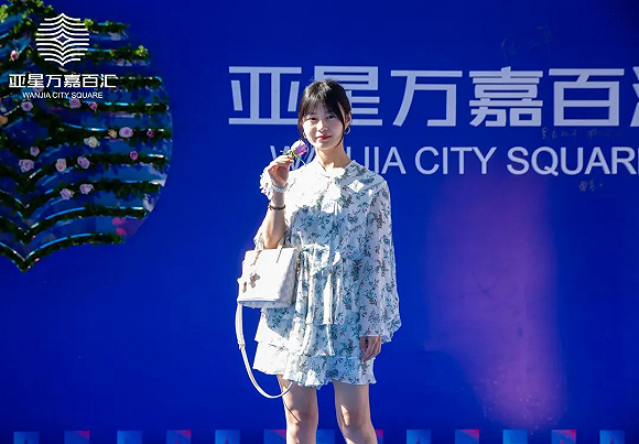 图｜英伦皇家马车&插花签到&网红打卡墙