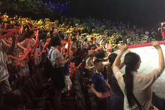 武汉万达汉秀剧场演出发生事故致两人死亡 移动座椅无防护措施