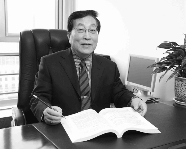 陈定昌在办公室。 受访者供图