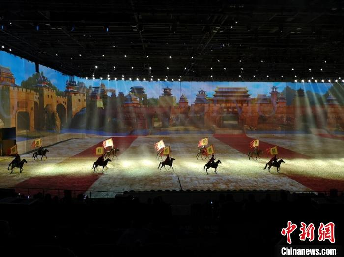 图为演出现场。　崔志平 摄