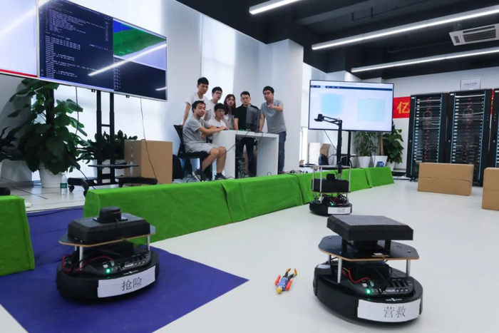  类脑计算机应用演示：多机器人协同抗洪抢险