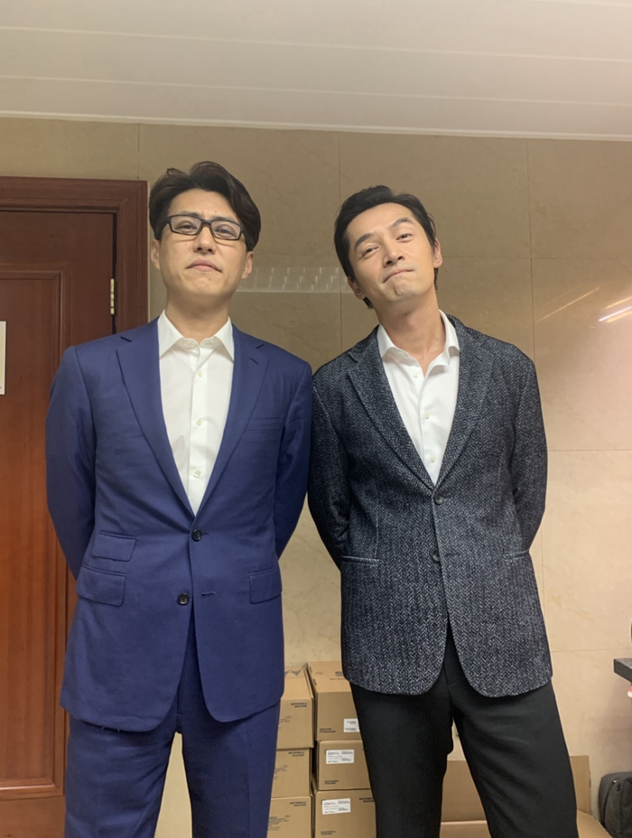 靳东和胡歌。