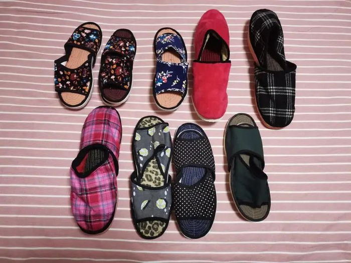  外婆给三山缝制的棉拖鞋。