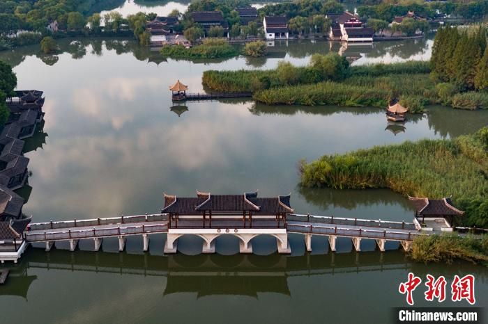 田园诗意，风景如画。　泱波 摄