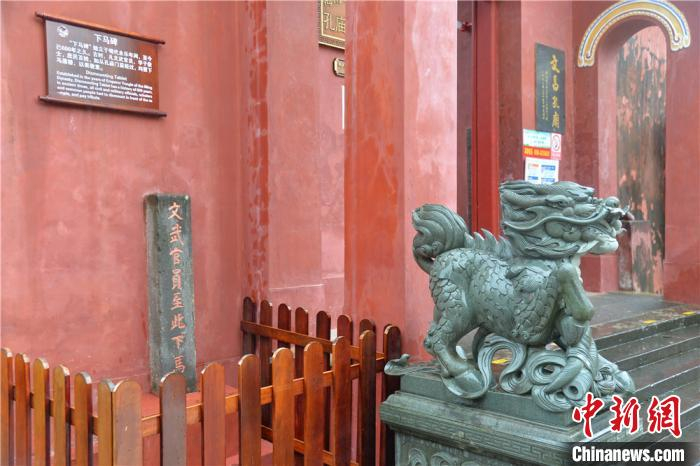 文昌孔庙门口。凌楠 摄
