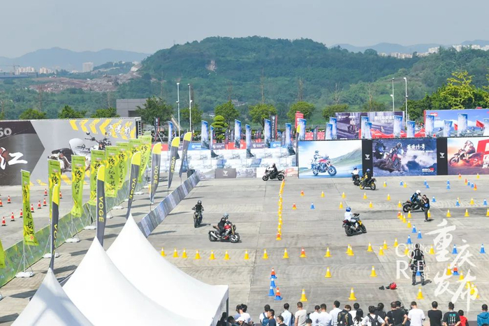 第十八届中国国际摩托车博览会活动现场。邹乐 摄