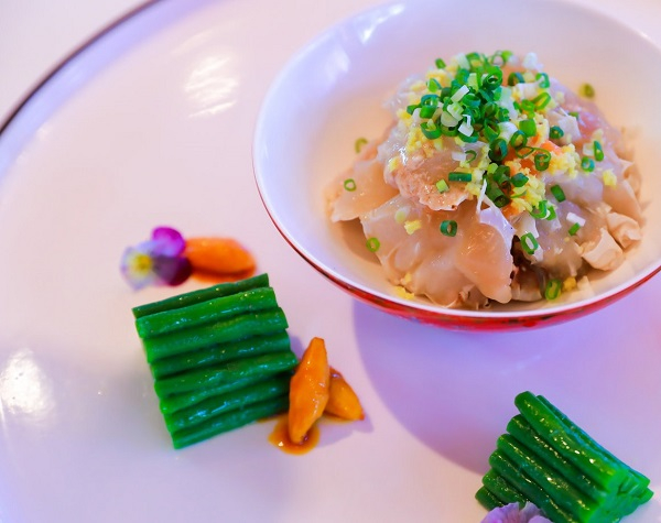 图说：江蟹生搭配蒜泥豇豆 采访对象供图（下同）