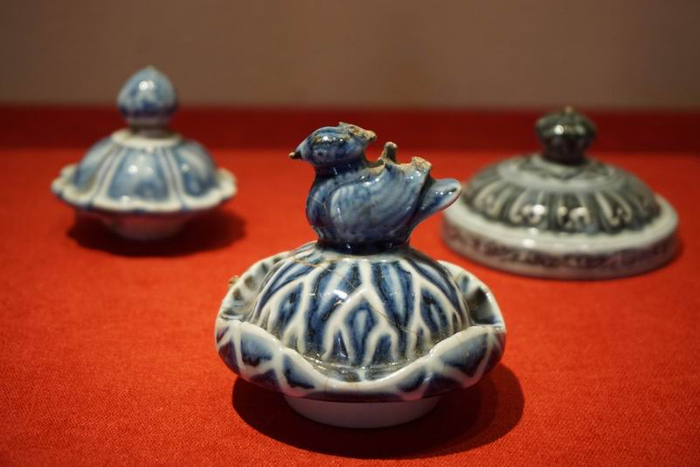 青花莲瓣纹器盖