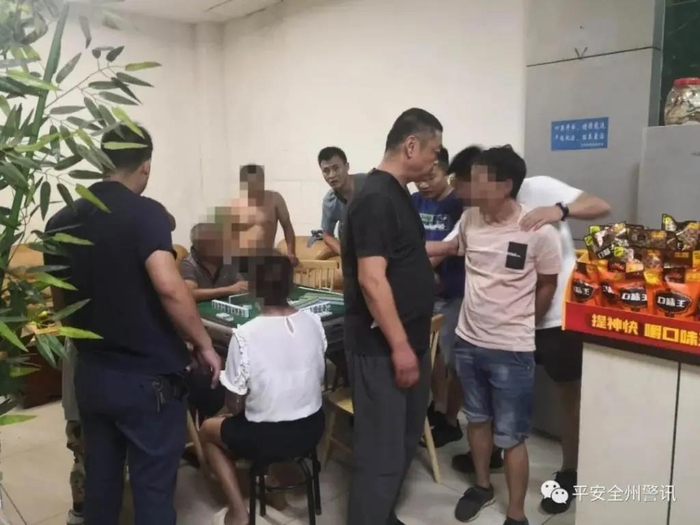 抓获嫌疑人倪某和罗某
