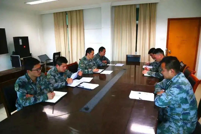 召开安全形势分析会