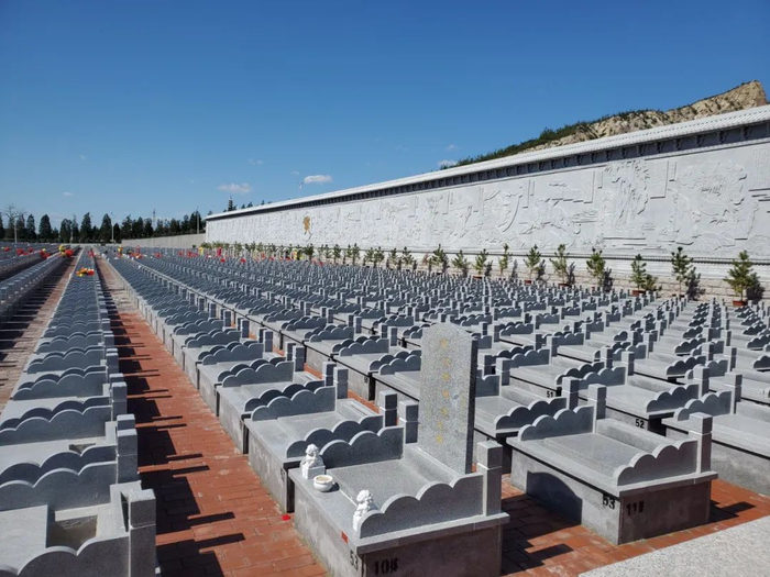 △违规建设的万寿园墓地