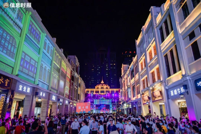 北京路北段的骑楼外立面灯光秀。信息时报记者 胡瀛斌摄