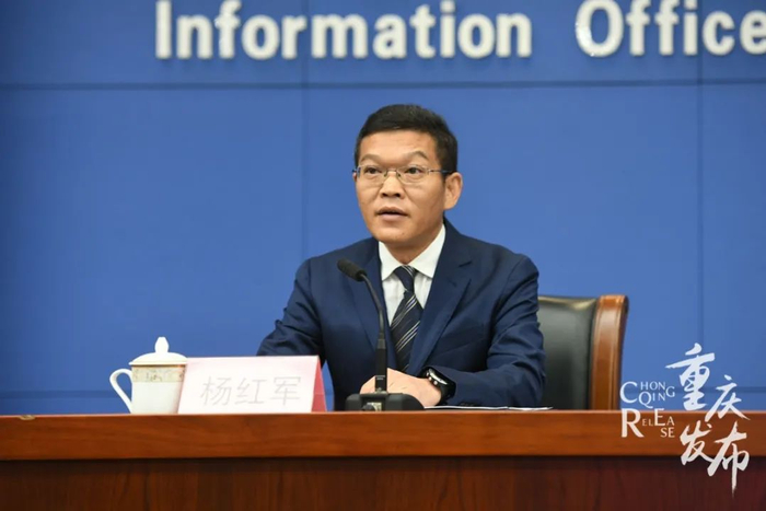 杨红军回答记者提问 邹乐 摄