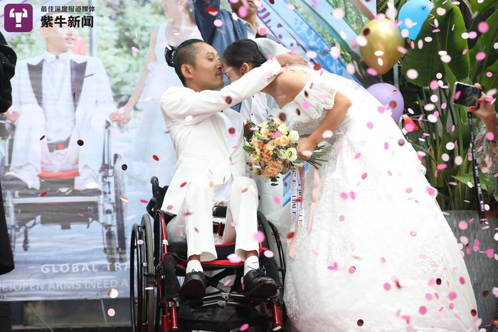 张为和女友石应波的幸福婚礼