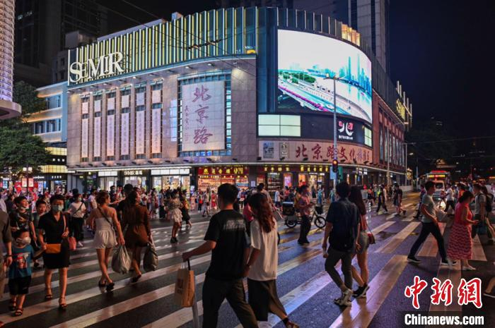 广州北京路步行街披“新装”开街。 陈骥旻摄