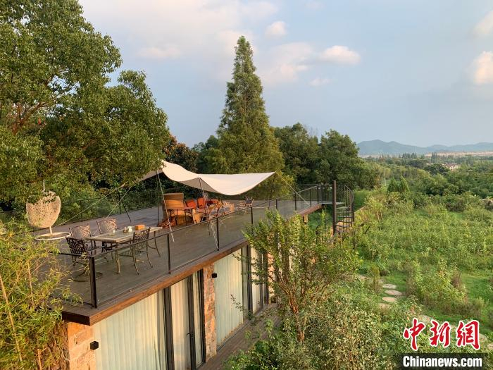 玫瑰庄园，风景如画 奚金燕 摄