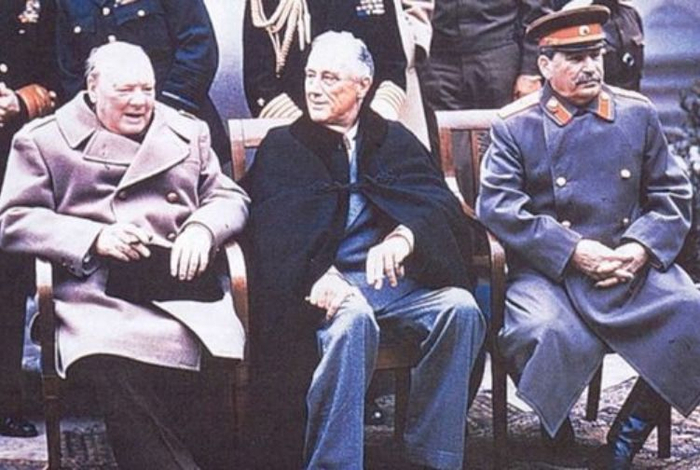 图为雅尔塔会议“三巨头”:（左起）丘吉尔、罗斯福、斯大林。图源：人民网