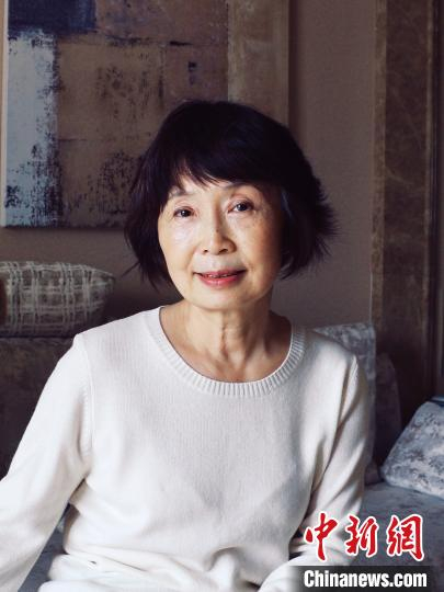 资料图：万方 北京十月文艺出版社供图