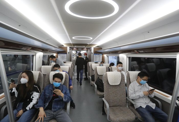 今日，大兴机场线4编组列车上线试跑。摄影/新京报记者&nbsp;王贵彬