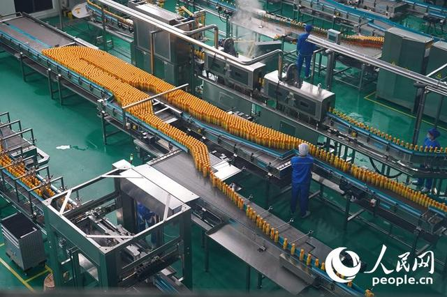 在疫情防控常态化形势下，宏财刺力王积极复工复产。人民网 涂敏 摄