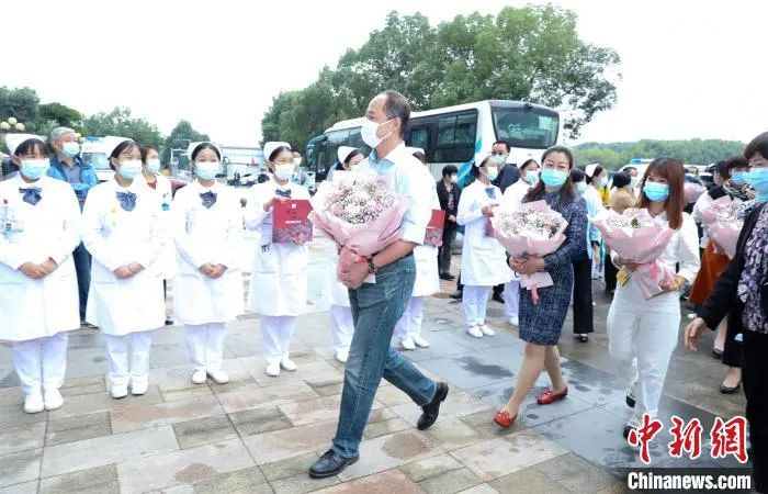 北京援鄂医护代表重返武汉。　张畅　摄