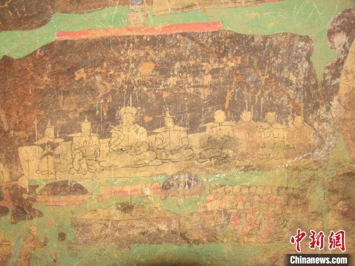 图为阿尔寨石窟中的壁画。　李强 摄