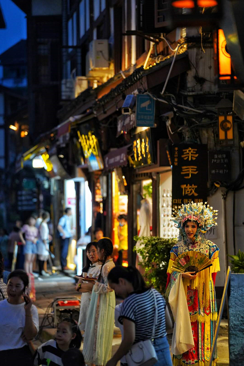 夜游磁器口 罗嘉 摄