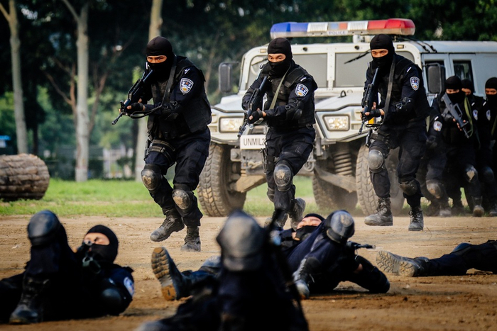 常备维和警队第二期培训班在中国维和警察培训中心进行小组战术训练。