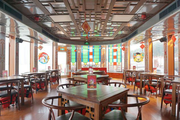 广府招财猫号以广式茶楼为设计概念。通讯员供图