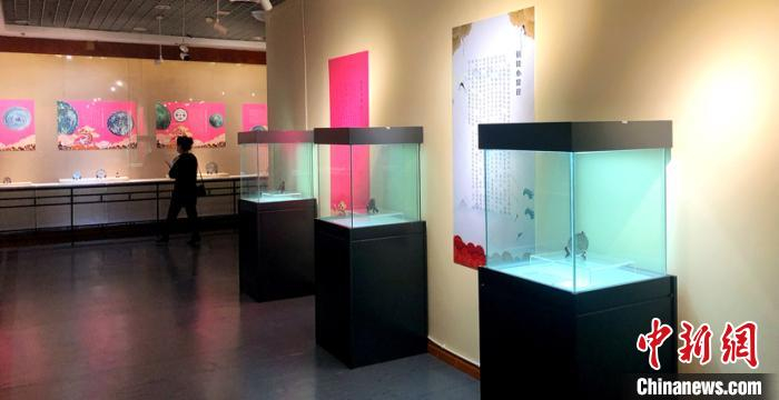 这些铜镜是研究金代女真人生产生活的最直观的重要资料。　刘锡菊 摄