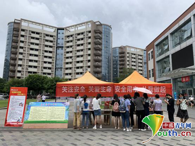 图为安全用电宣传活动现场。四川农业大学后勤管理处 供图