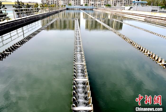 沛县地表水厂絮凝沉淀池。　朱志庚 摄