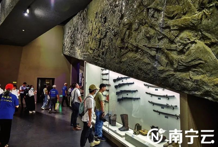 游客参观昆仑关战役博物馆。记者 潘浩 摄