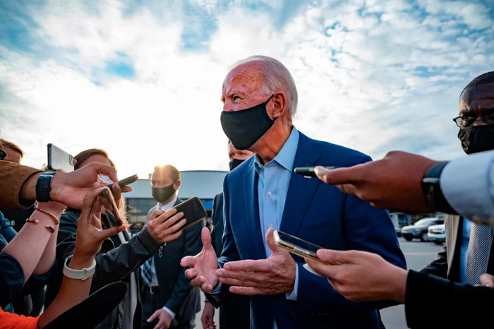 ▲9月23日，美国民主党总统候选人拜登与媒体记者交谈。新华社/法新