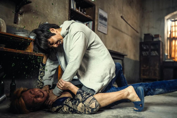 ▲剧中，侯贵平为寻找女学生死亡的原因，招惹来一堆麻烦。