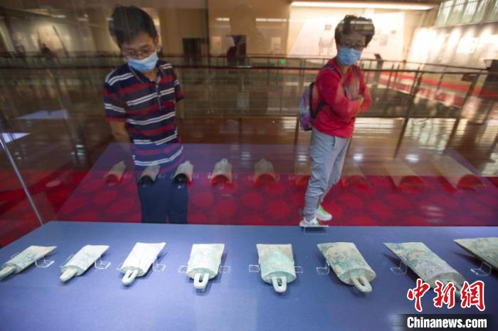 《铭记晋国——晋国青铜器铭文拓本特展》是晋国博物馆依托晋候墓地出土青铜器及铭文而打造的全新的原创性展览，晋式青铜器、铭文拓以及全形拓，带着历史的记忆，向民众讲述三千年的晋国故事。　张云 摄