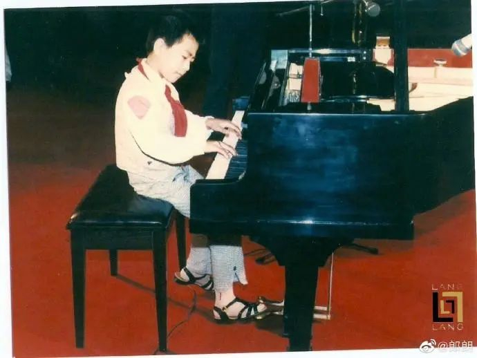 资料图：少年郎朗。郎朗微博截图