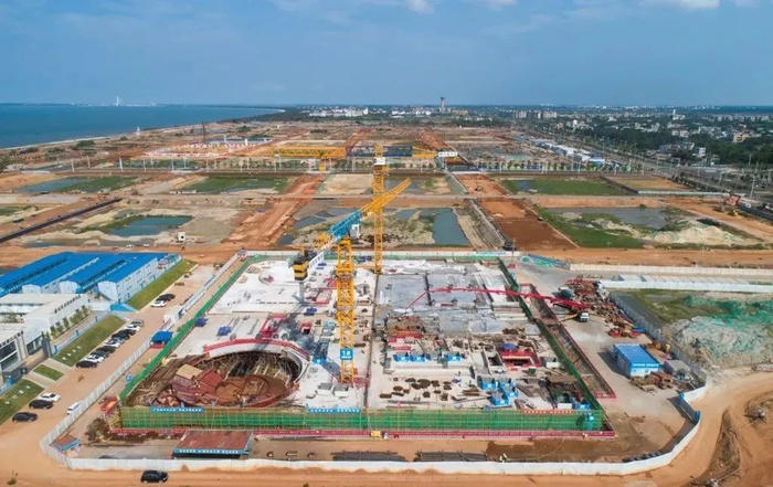 ▲海南国际能源交易中心项目现场 海口日报记者 石中华 摄