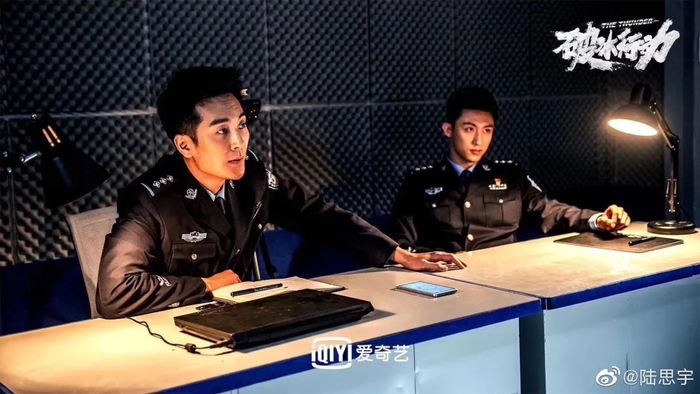 ▲《破冰行动》中，黄景瑜饰演的李飞就是为了找寻好朋友宋杨遇害的真相，才一路追查下去。