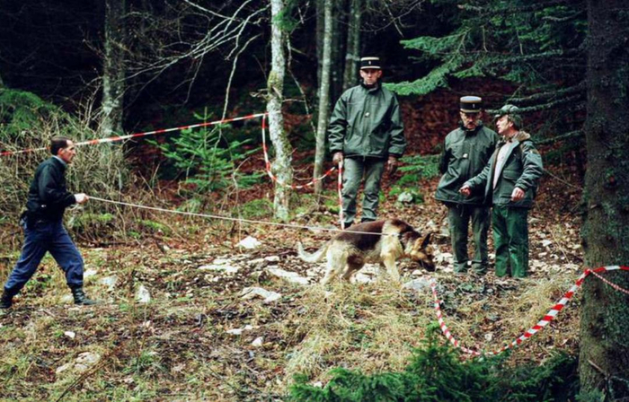  ▲当地警方在现场取证