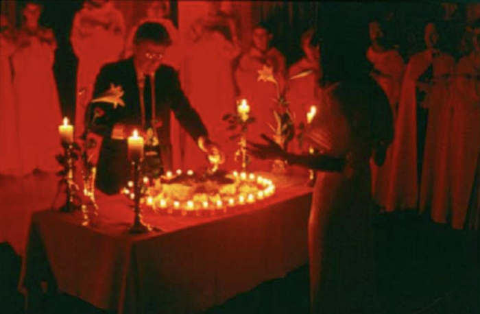  ▲马布罗在主持仪式