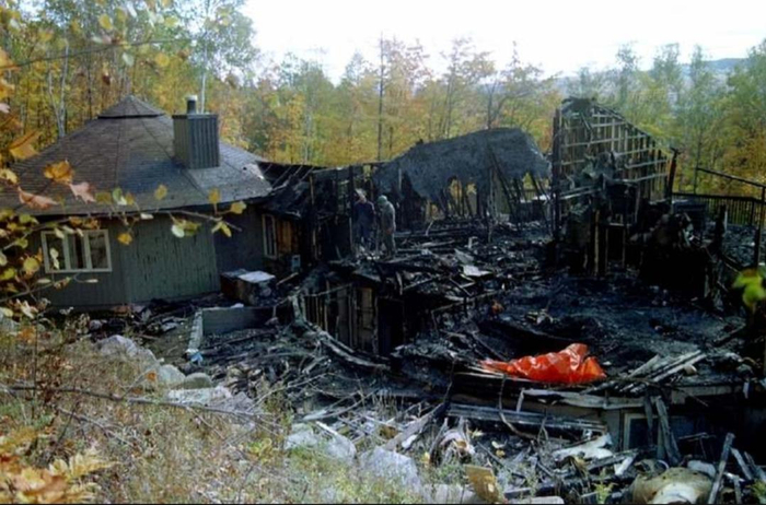  ▲现场被烧毁的小木屋