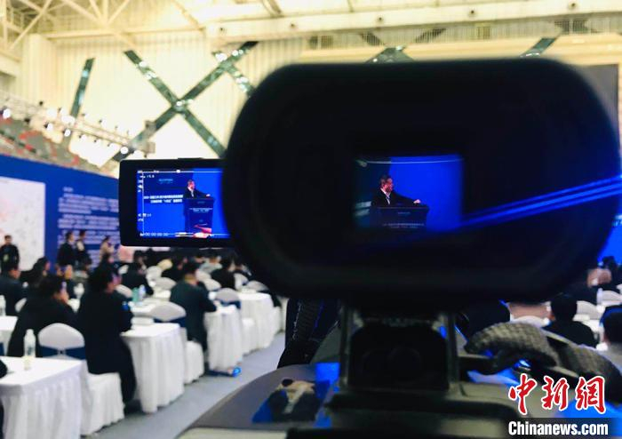 图为专家学者进行主题演讲。　艾庆龙 摄