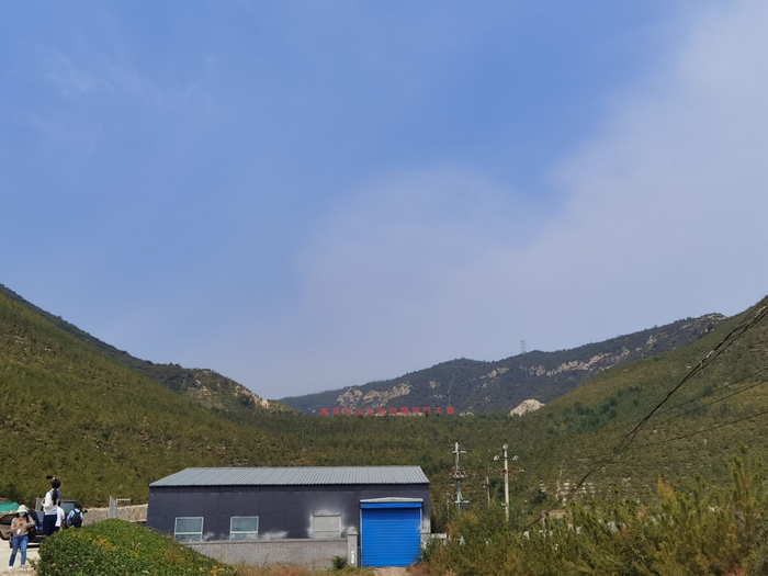 玉泉山位于山西太原西山地区，如今已成废弃矿山生态治理示范工程。