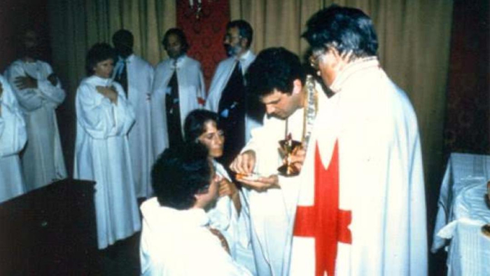  ▲“太阳圣殿教”在举行活动