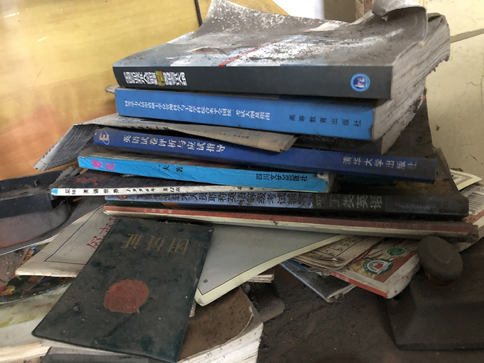 出事前，李玉前在准备研究生报名考试，图为复习资料&nbsp; &nbsp;澎湃新闻记者 卫佳铭 图