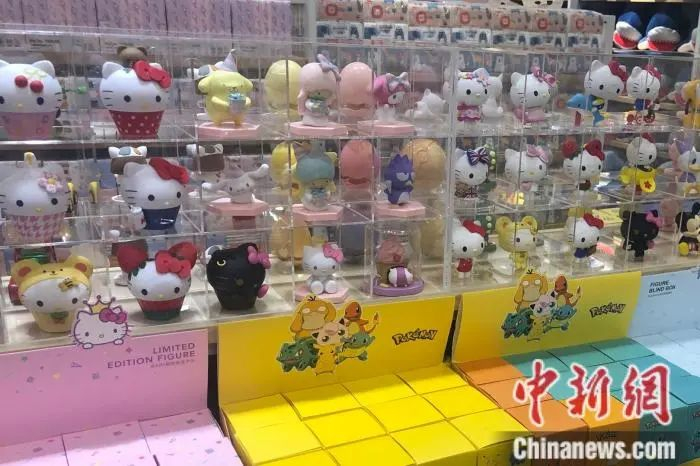 名创优品推出的三丽鸥联名款盲盒。左宇坤 摄