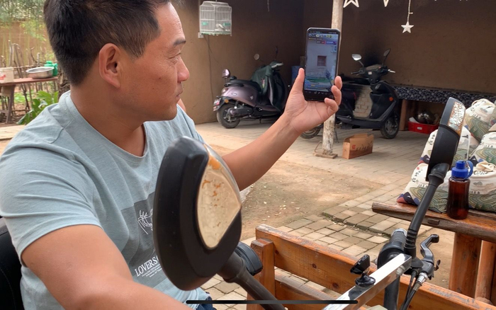 苏海双不管走到哪都直播。新京报记者 耿子叶 摄