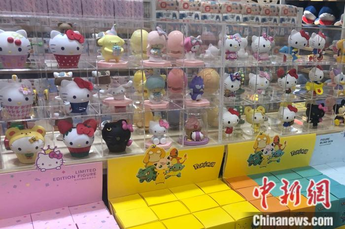 名创优品推出的三丽鸥联名款盲盒。 左宇坤 摄